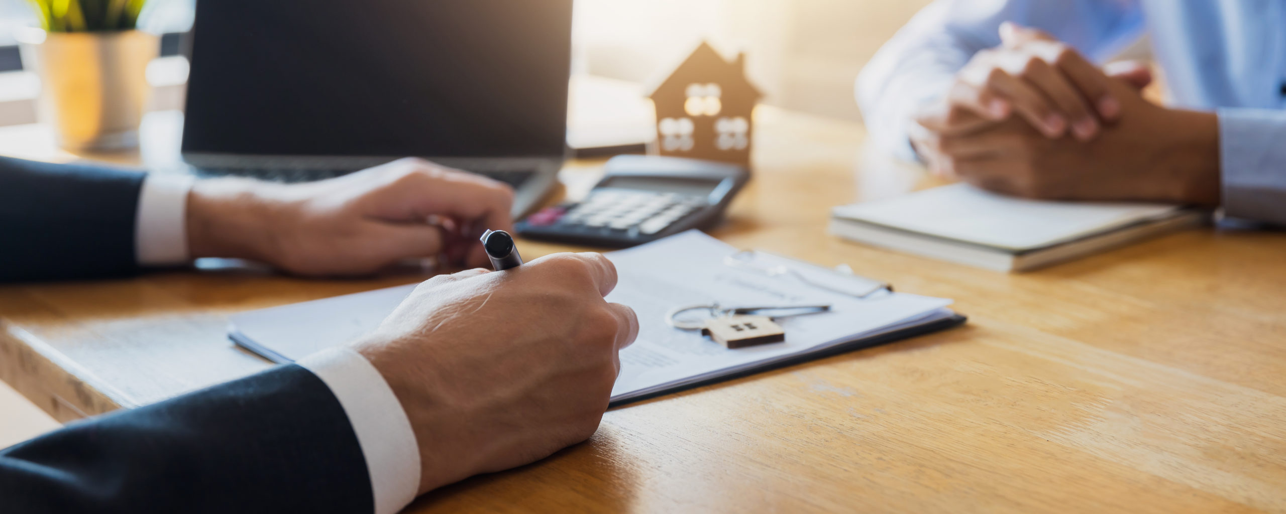 Read more about the article מעוניינים לקחת משכנתא בפעם הראשונה אחרי החתונה? פנו למומחים ב"חכם משכנתאות"