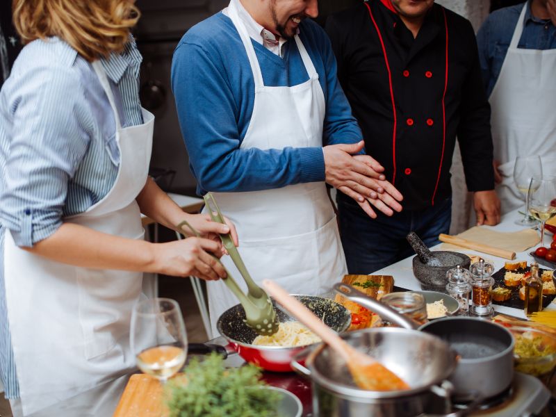 Read more about the article מחיר סדנת בישול זוגית – חוויה קולינרית מגבשת ובלתי נשכחת